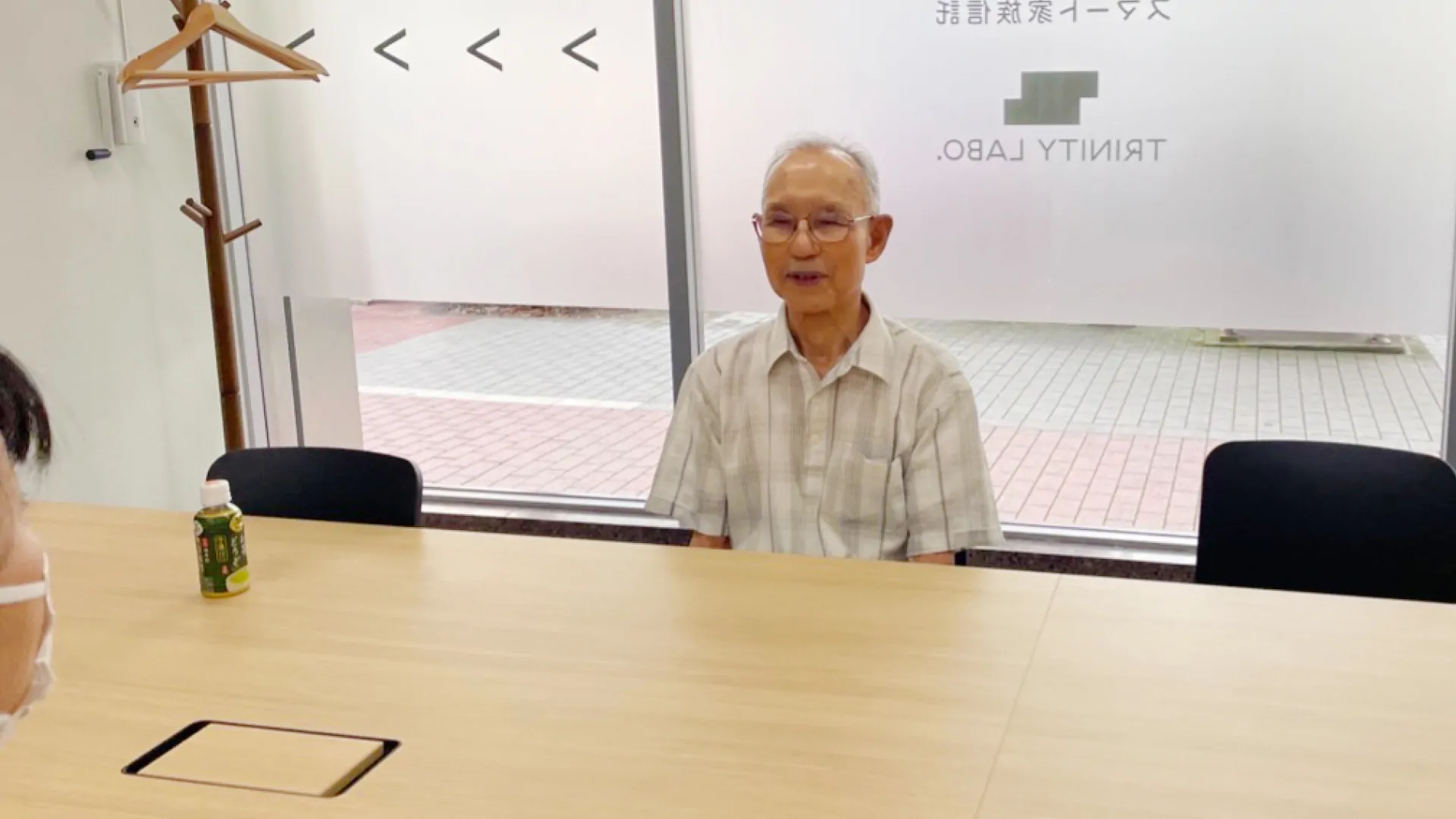 インタビューを受ける中村様