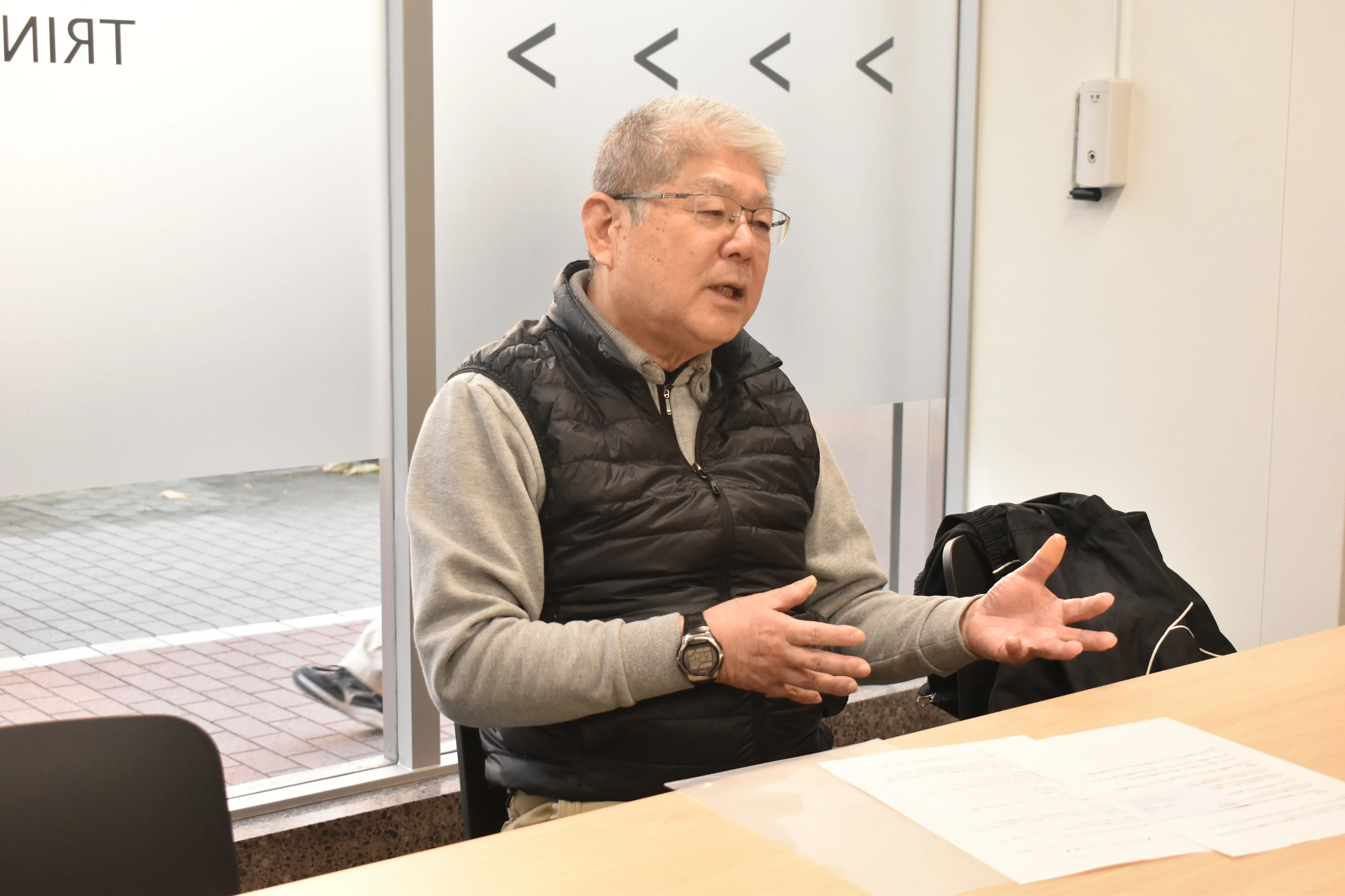 インタビューを受ける田中様